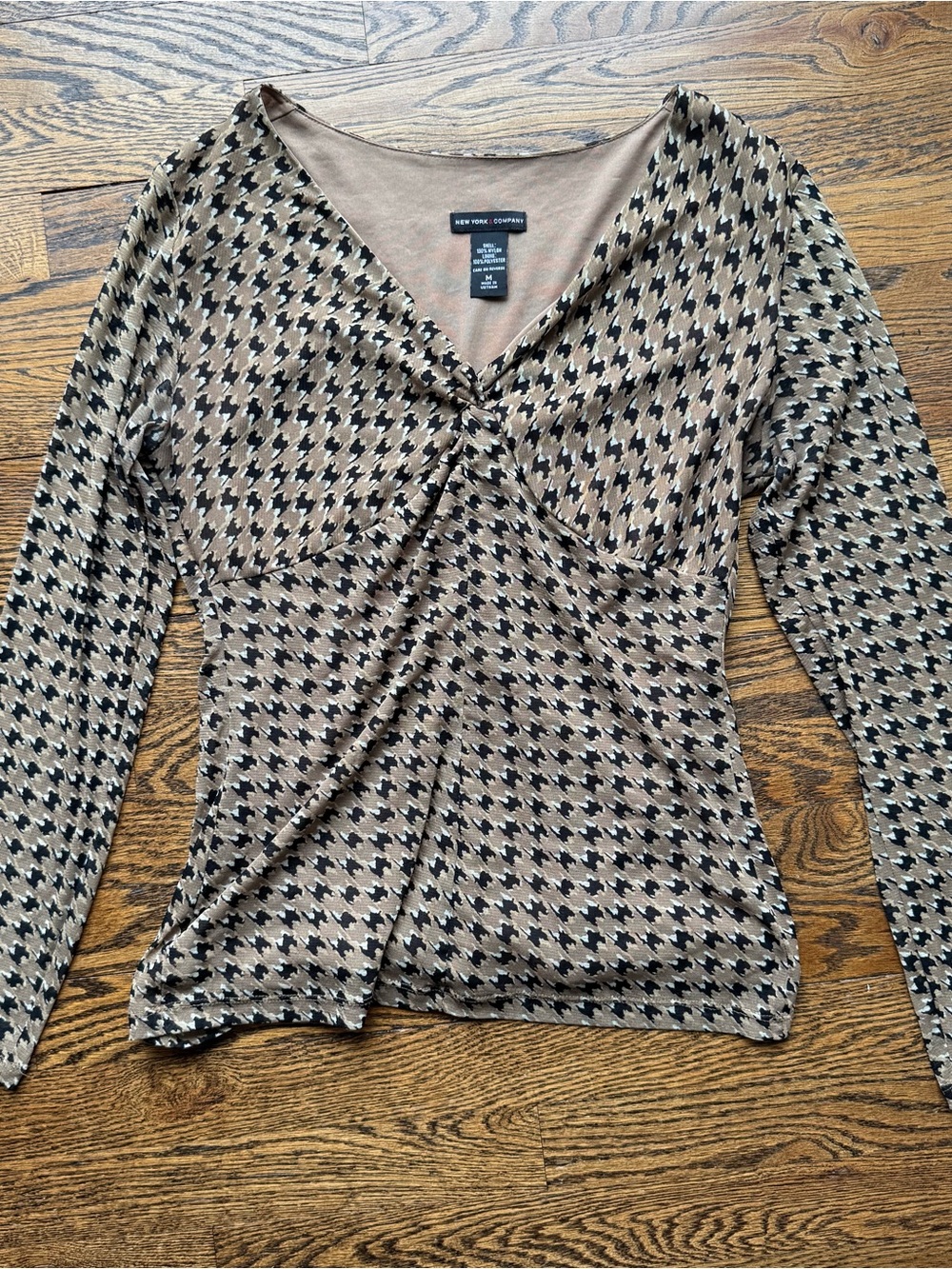 New York & Company Women's Tan and Black Houndstooth Long Sleeve Top M